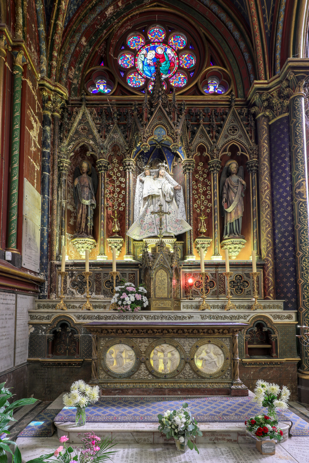 Chapelle dédiée à la vierge, à l’extrémité de la nef latérale nord