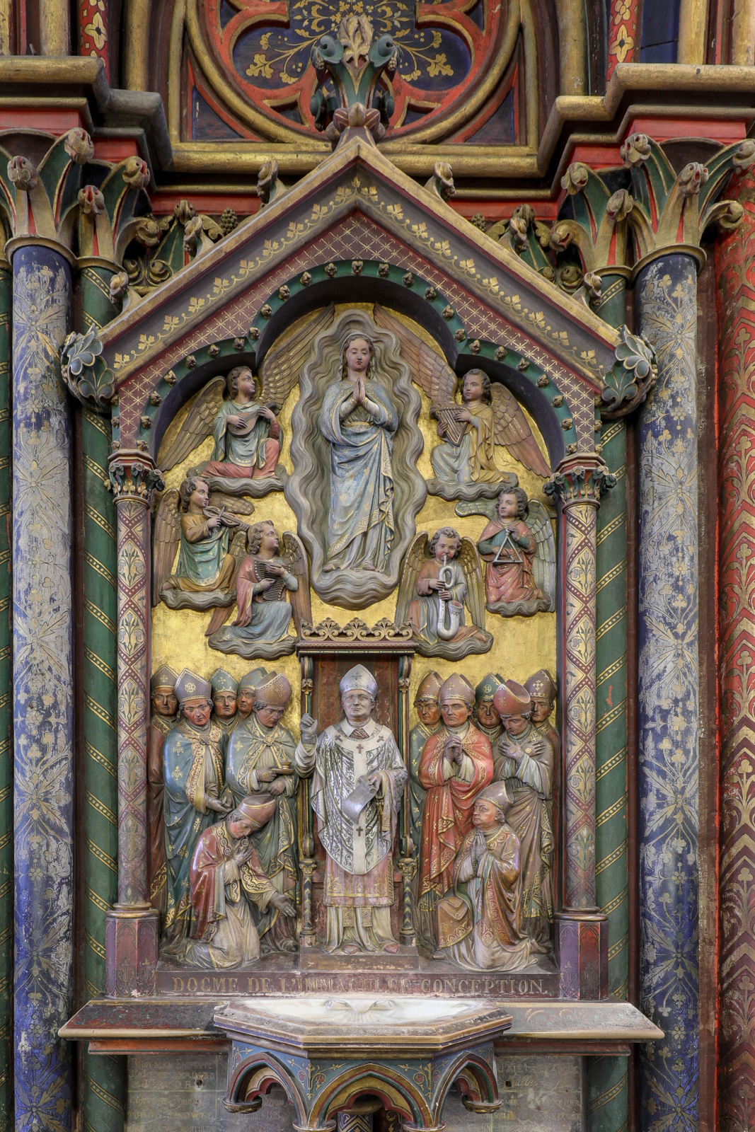 Bas-relief du bénitier « Proclamation du dogme de l’Immaculée Conception »